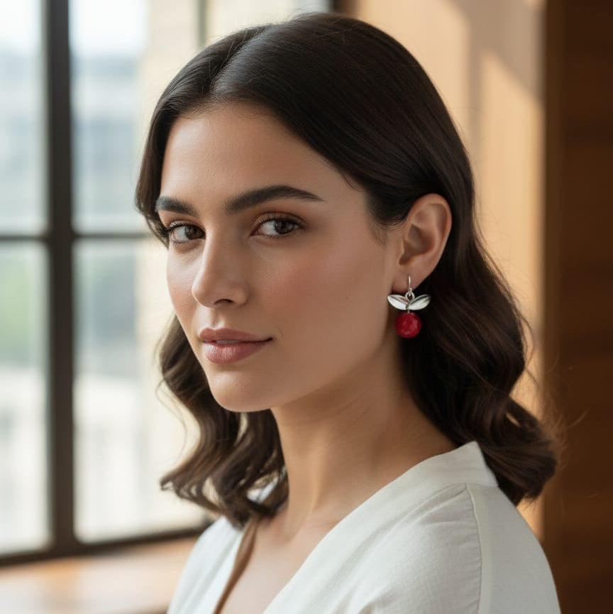 🍒 Aretes Colgantes "Baya Roja" con Diseño Orgánico